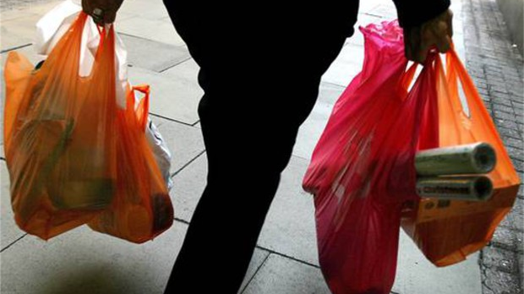 Usa a New York entra in vigore oggi bando buste di plastica