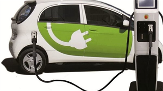 Acquistare un’auto elettrica è realmente una scelta ecologica se il mezzo è il più piccolo e leggero possibile.