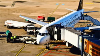 Greenpeace ha prodotto una stima dell’impatto sul clima dei voli vuoti o semivuoti che non vengono cancellati dalle compagnie per conservare gli slot negli aeroporti europei