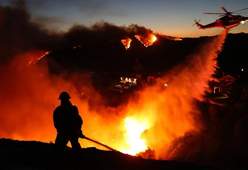 Enorme incendio in un deposito di batterie a litio in california: un campanello d’allarme per l’energia del futuro